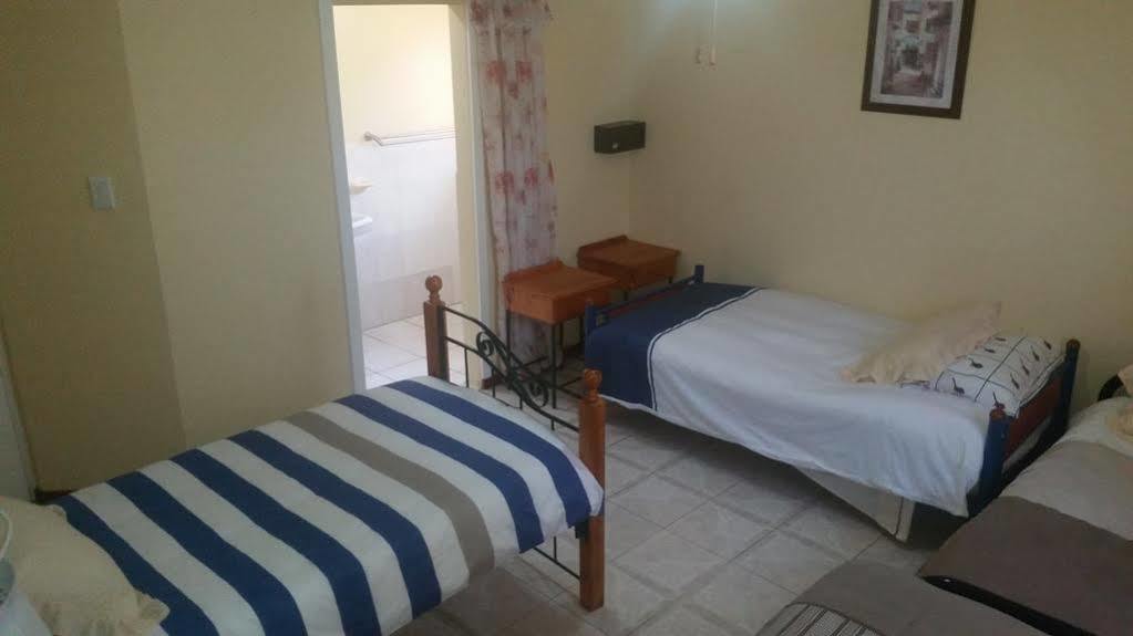 Ebenezer Guesthouse Bluewater Bay 포트엘리자베스 외부 사진